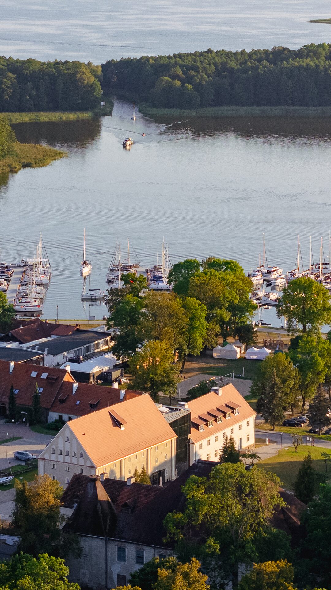 eventy noclegi dron port